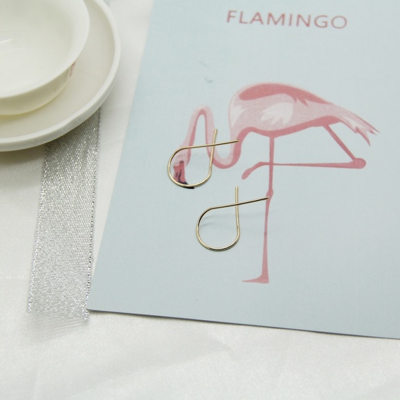 Minimalist stud earrings - Picture 3 of 6